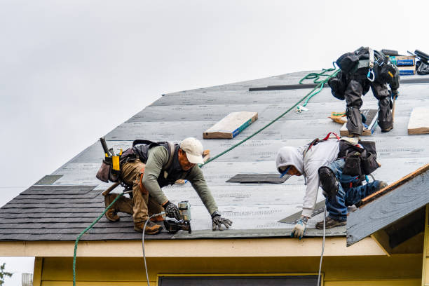 Professional Gutter Installation technician working in Aberdeen, NC